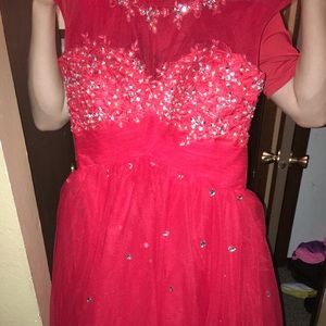 I’m selling a formal dress